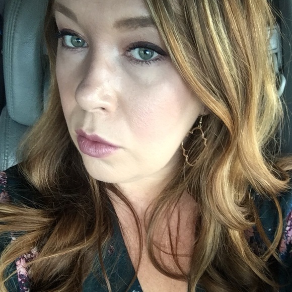 Meet your Posher, Tabitha - Picture 1 of 1